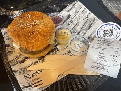 La torrija-hamburguesa, elaborada por Nude Cake.