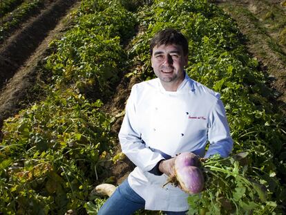 El chef Fernando del Cerro, de Casa José, en su huerta de Aranjuez.