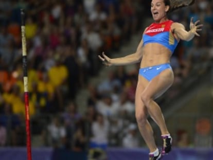 Isinbayeva, en el salto que le dio el título mundial.