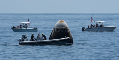 La cápsula Dragon Endeavour, de SpaceX, cayó sin problemas y con sus tripulantes a bordo cerca del Golfo de México. Acaba así la misión Demo-2, con la que la empresa de Elon Musk ha explorado la viabilidad de los vuelos espaciales comerciales.