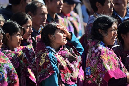 Fieles esperan la llegada del papa Francisco en San Crist&oacute;bal de las Casas donde celebr&oacute; su segunda misa en el estado de Chiapas.