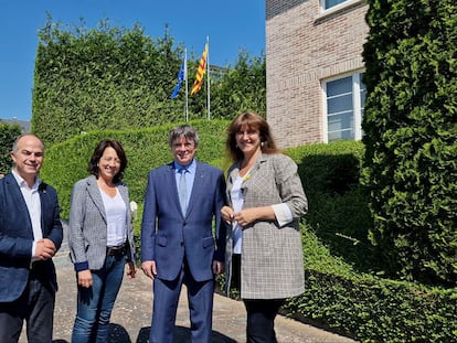 Desde la izquierda, Jordi Turull, Anna Erra, Carles Puigdemont y Laura Borràs, en Bélgica.