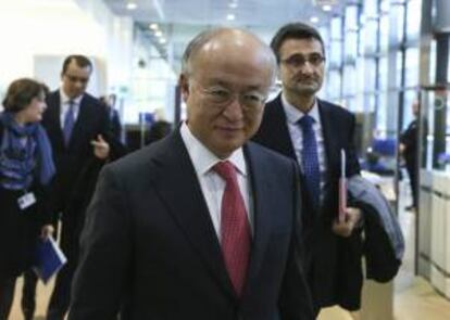 El director general del Organismo Internacional de la Energía Atómica, Yukiya Amano, a su llegada a la reunión con el presidente de la Comisión Europea, José Manuel Durao Barroso (no aparece), en la sede de la Comisión en Bruselas (Bélgica) hoy.