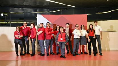 Nuevo uniforme de los 6.500 trabajadores de Transportes Metropolitanos de Barcelona (TMB), la empresa de bus y metro de Barcelona.