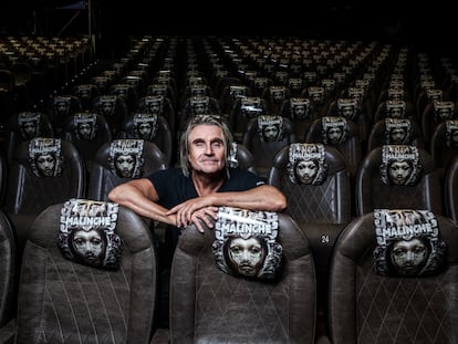 Nacho Cano entre los asientos del teatro donde se presenta 'Malinche'.