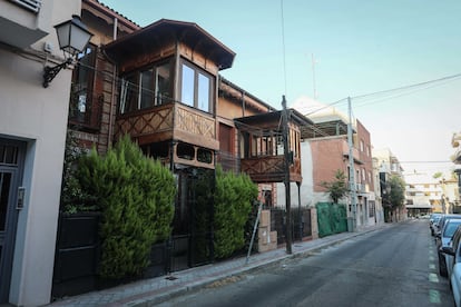 Una de las calles de la histórica Colonia Modernista, en el barrio de la Guindalera, donde está ambientada la serie 'Pepa y Pepe'.