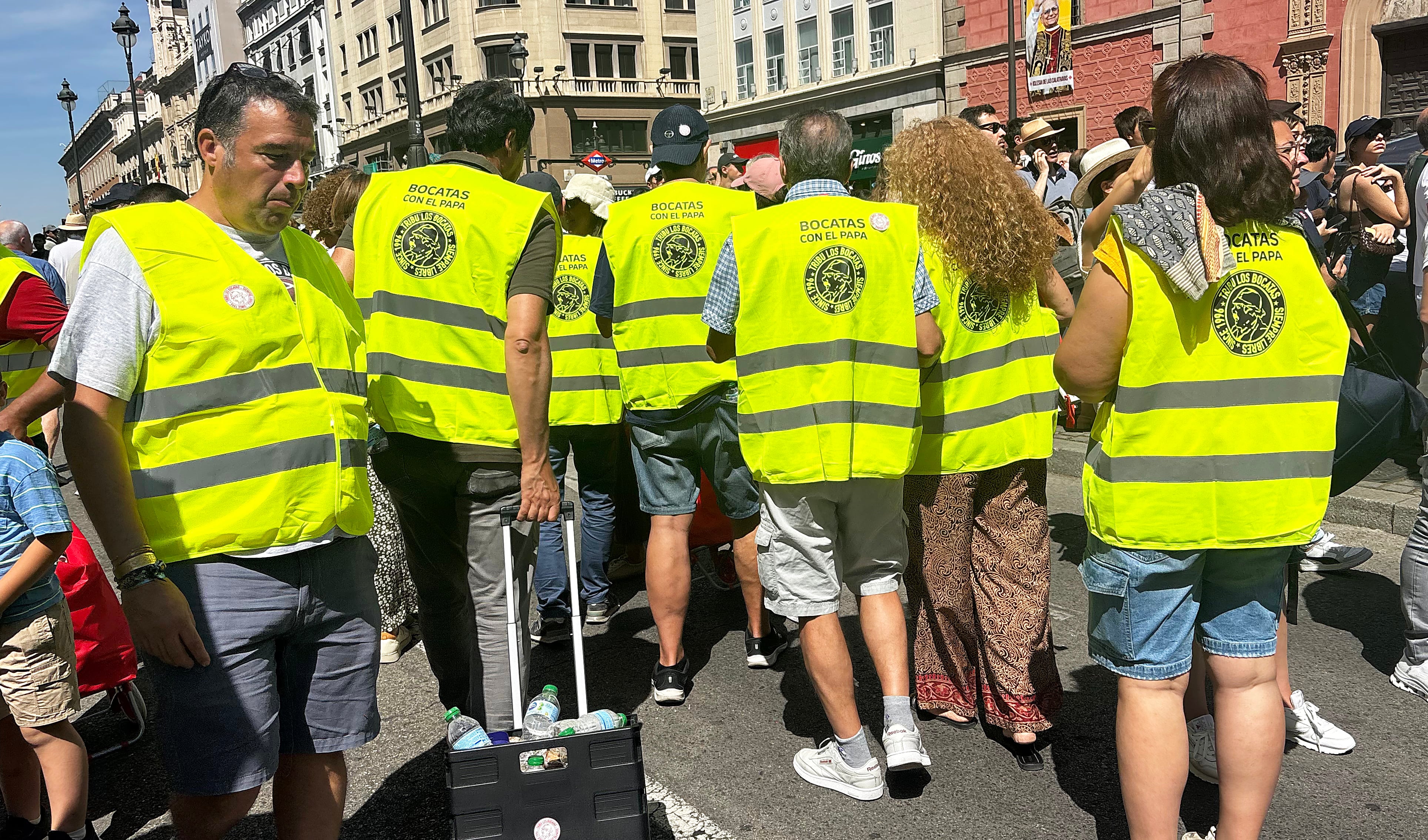 Los voluntarios que acompañaron a los sin techo excluidos de la misa: “Han limpiado las calles porque venía el Papa”