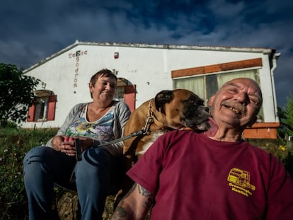 Godelieve Volckaerts y Ronny Thillo, vecinos de Suelves, Huesca.