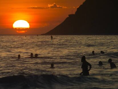 Praia de Ipanema na v&eacute;spera de ano-novo.