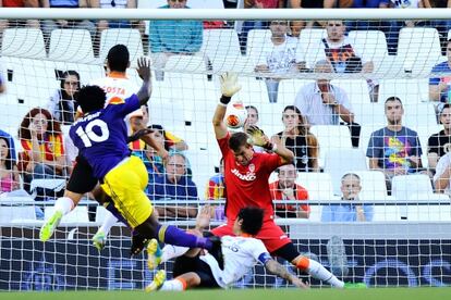 Wilfred bate a Guaita en el primer gol.