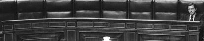 El presidente del Gobierno Adolfo Suárez, solo en el banco azul del Congreso en septiembre del 79.
