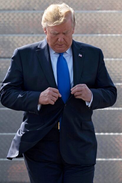 La elaborada melena de Donald Trump siempre ha sido muy comentado por su color rubio y su gran tupé. A su llegada a Londres, el presidente estadounidense ha mostrado su nueva imagen.