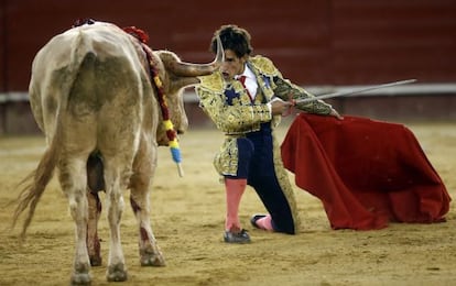 Jesús Duque, en un desplante al sexto, al que cortó las dos orejas.