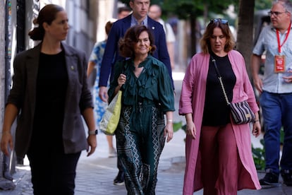 La presidenta del Consejo de Estado, Carmen Calvo, a su llegada a la sede del PSOE para asistir al Comité Federal del PSOE.