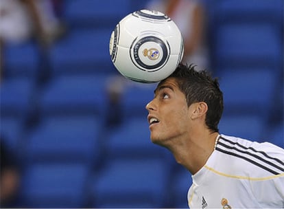 Después de Kaká, el Real Madrid anunció que ofrecía al Manchester 94 millones de euros por el jugador portugués.