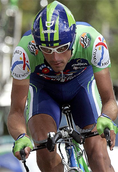 El corredor del Comunidad Valenciana Rubén Plaza, durante la 20ª etapa de la Vuelta España 2005.