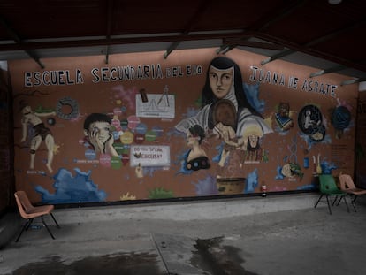 El interior de la escuela secundaria Juana de Asbaje, en la que fueron intoxicados los jóvenes de la comunidad de Bochil en los Altos de Chiapas (México).