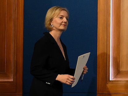 La primera ministra del Reino Unido, Liz Truss, durante su comparecencia el viernes en Downing Street.