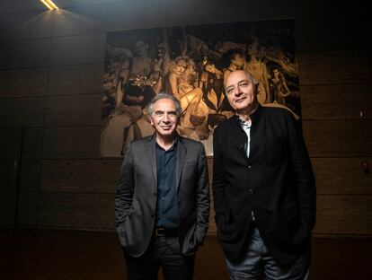 Pascal Morand y Carlo Capasa, presidentes de las respectivas federaciones de la moda en Francia e Italia, en el Museo del Traje de Madrid, el 26 de mayo de 2022.