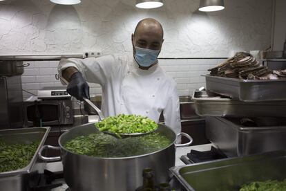 Benito Gómez cocinando en Ronda