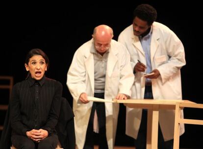 Momento de la escena de 'El valle del Asombro', de Peter Brook.