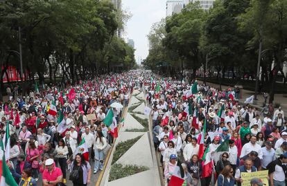 Manifestantes marchan por Paseo de la Reforma, el 8 de septiembre.