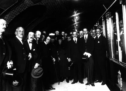 Alfonso XIII, en la inauguración del suburbano madrileño.