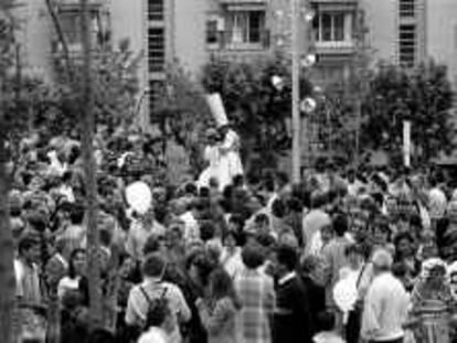 B 34641- (21.5.2000) - Color - Fiesta en el Parc Central de Mataró, Barcelona, con el grupo "Comediants" - Foto : Jordi Roviralta -