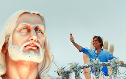 Cantor é homenageado no desfile da Beija-Flor, em 2011.