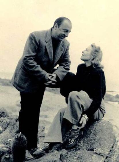 Pablo Neruda y Delia del Carril, en Isla Negra, en 1939.