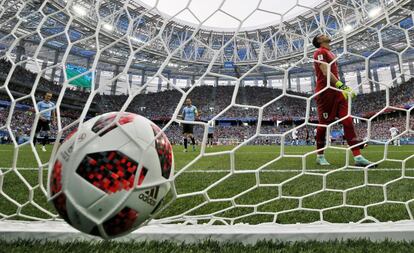 Fernando Muslera se lamenta por el segundo gol de Francia.  