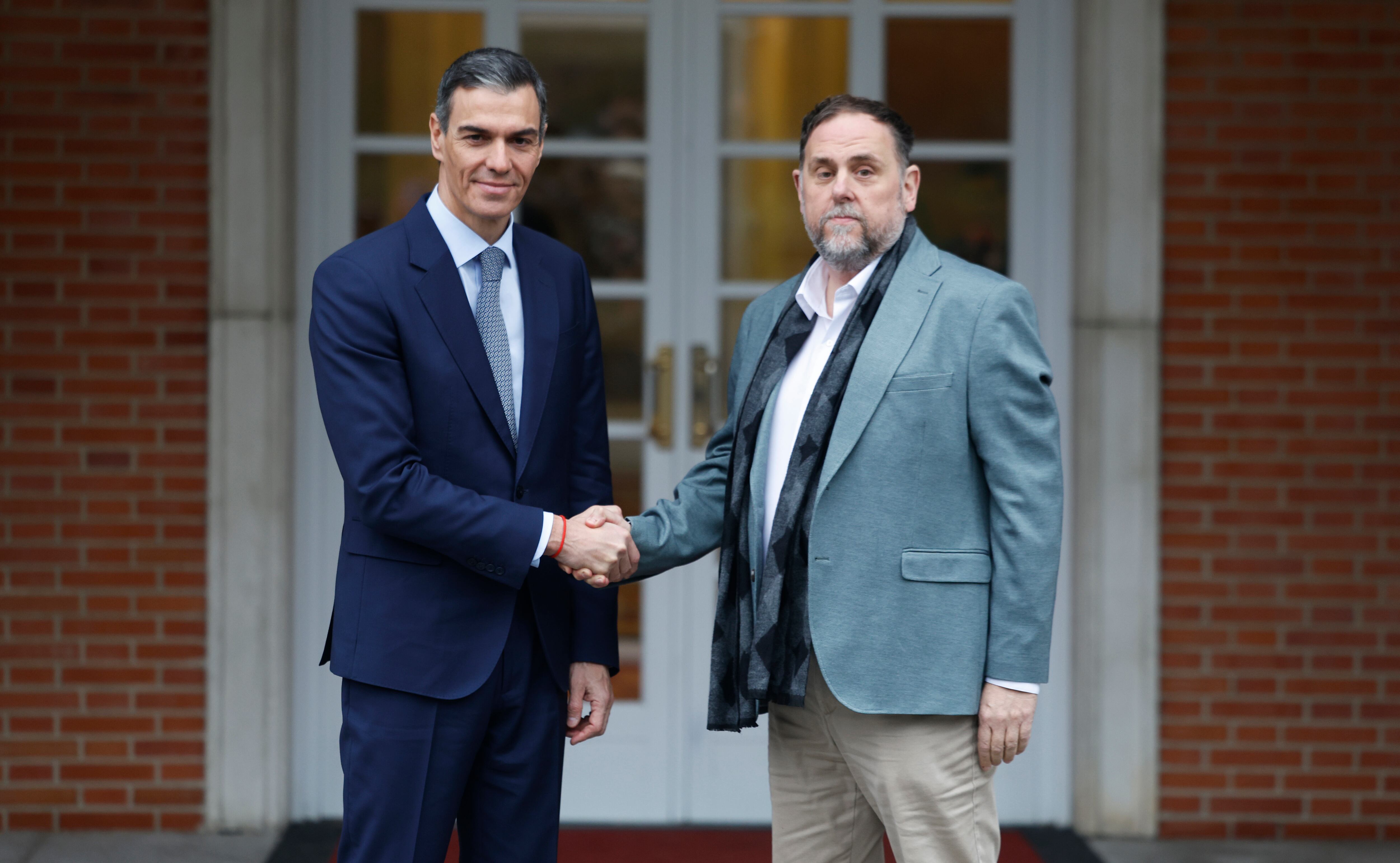 El presidente del Gobierno, Pedro Sánchez, se reúne con el líder de ERC, Oriol Junqueras, este jueves en La Moncloa. Foto: Álvaro García