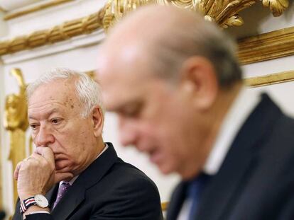 José Manuel García-Margallo (l) at the Foreign Ministry.