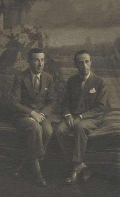 Gerardo Diego (izquierda) y Juan Larrea.