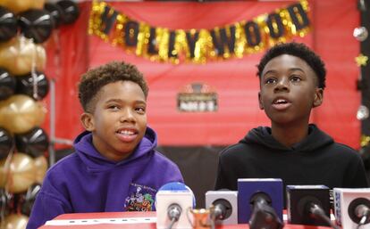 Jaden Piner y Alex Hibbert, en su colegio.