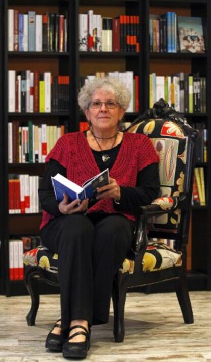 Ana Domínguez en su librería Mujeres y Compañia.