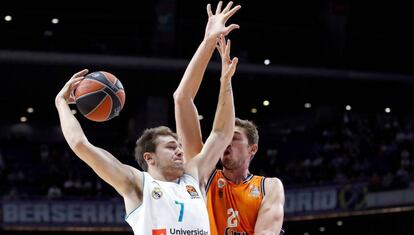 Doncic golpea a Pleiss en la acción que le costó la antideportiva