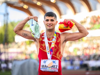 Asier Martínez con su bronce del Mundial.