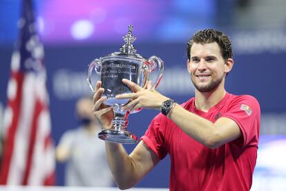 Thiem, con el trofeo del US Open el 13 de septiembre de 2020.