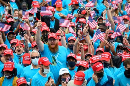 Desde temprano, los asistentes y seguidores de Trump fueron ingresando a los jardines de la Casa Blanca.