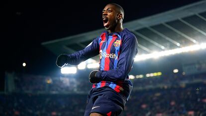 Ousmane Dembélé celebra su gol durante el partido entre el Bacelona y la Real Sociedad, de los cuartos de final de la Copa del Rey, en el Camp Nou este miércoles.