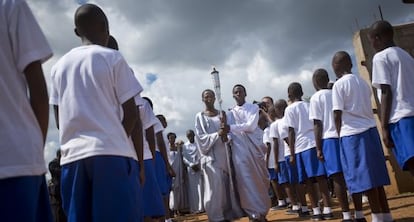 Alunos recordam os 20 anos do genocídio de Ruanda.