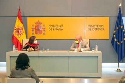 Las Fuerzas Armadas han sido premiadas este jueves por el Comité Español de Representantes de Personas con Discapacidad (Cermi) por su labor durante la pandemia. Ha recibido el galardón la ministra de Defensa, Margarita Robles.