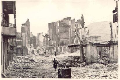 Vista de Gernika, tras el bombardeo de la Legión Cóndor el 26 de abril de 1937.