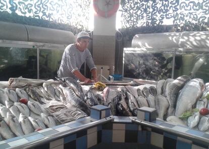 Moscú. Pescadería en el mercado de Dorogomílovski.