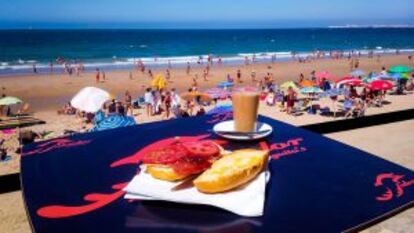 Desayuno a pie de playa en el Chiringuito Salvador.