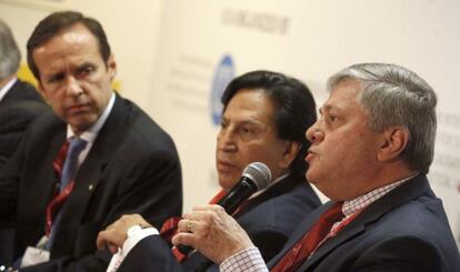 De izquierda a derecha, Jorge Tuto Quiroga, expresidente de Bolivia, Alejandro Toledo, expresidente de Perú y Leopoldo López, padre del opositor encarcelado en Venezuela, este miércoles en Madrid.