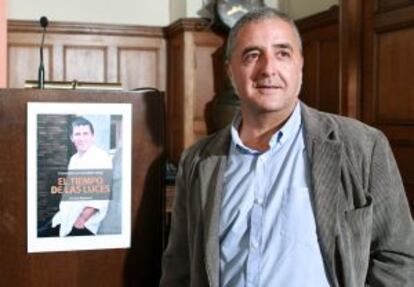 El periodista Fermin Munarriz, ayer durante la presentación de su libro-entrevista con Arnaldo Otegi.