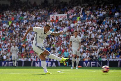 Danilo marca el segundo gol para el Real Madrid contra el Osasuna.
