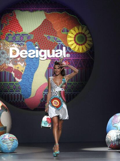 La top brasileña Alessandra Ambrosio se ha estrenado en Madrid como imagen de Desigual. Sustituye a su compatriota Adriana Lima, que protagonizó la campaña de la firma el otoño pasado.